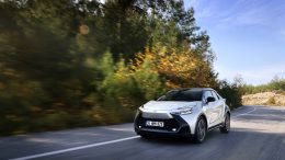 Toyota C-HR Hybrid (1)